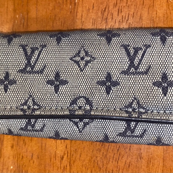 Louis Vuitton navy four key holder, leather, and canvas LV  classic monogram - Picture 2 of 11